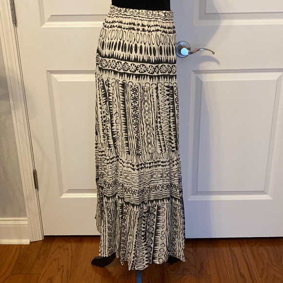 Mystique Aura daisy style pattern full skirt. size small - Picture 3 of 12